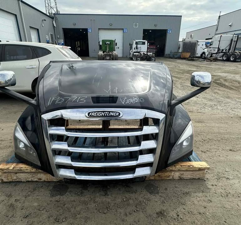 CAPOT FREIGHTLINER NEW CASCADIA